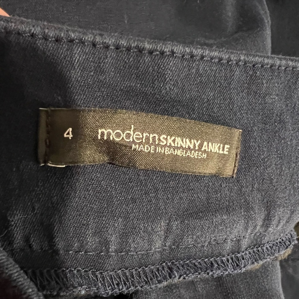 D22.08 Loft Outlet Women's Zip Pocket Modern Skinny Ankle Navy Pants 4 - Picture 7 of 8